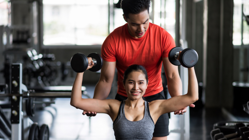 A importância de um personal trainer para a disciplina e motivação do aluno nos treinos